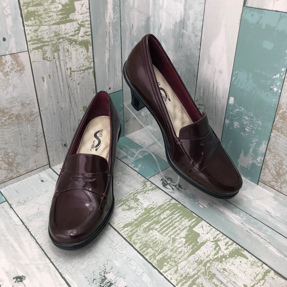 SoftWalk Shoes - SoftWalk Burgundy Patent Leather Heels Size 8M